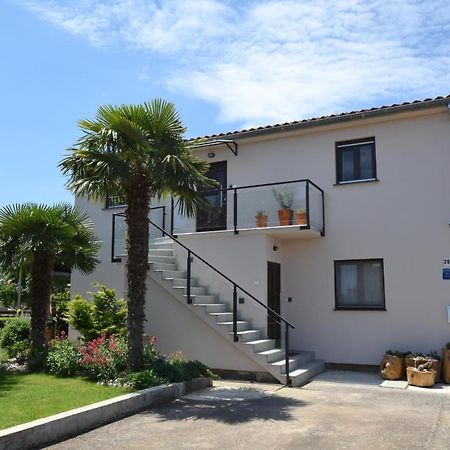 Apartments Aki Malinska Luaran gambar