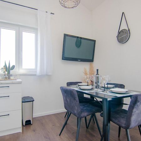 Apartments Aki Malinska Luaran gambar