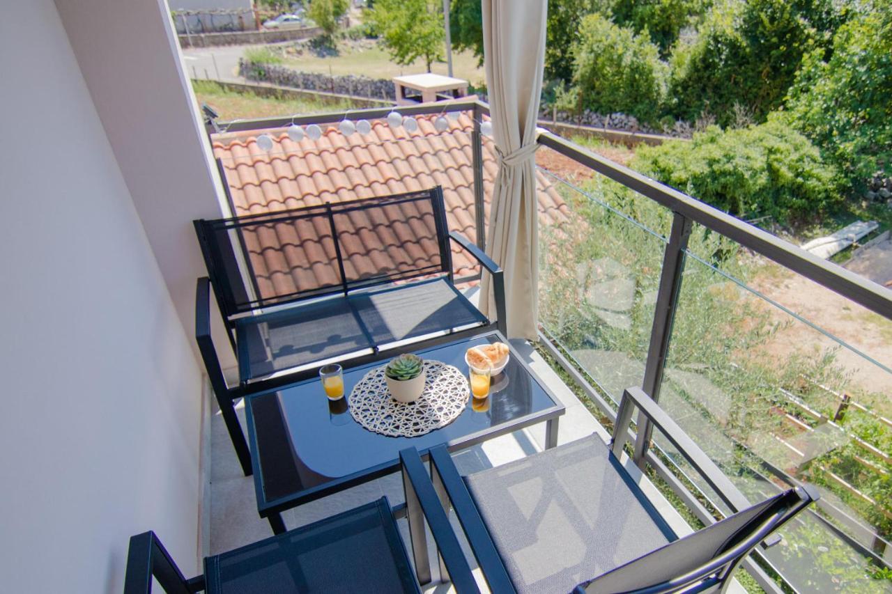 Apartments Aki Malinska Luaran gambar